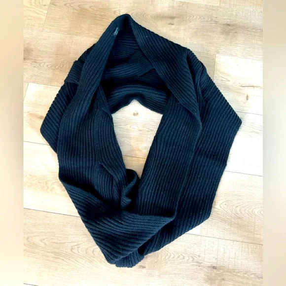 All saints wool scarf, in excellent condition. Never worn - Picture 1 of 5